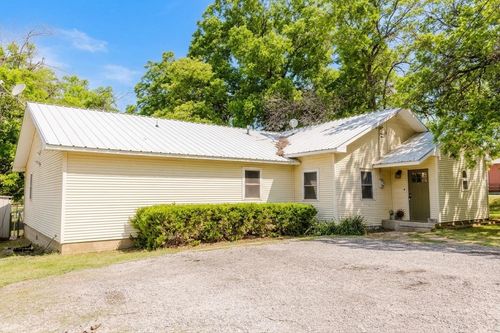 1301 S Green St, Eastland, TX, 76448-3305 | Card Image