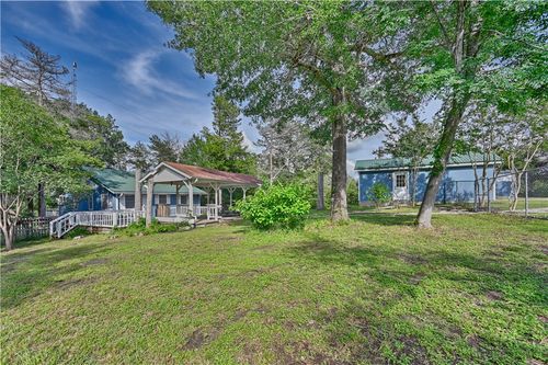 9481 Lake Forest Cir, Brenham, TX, 77833-7367 | Card Image
