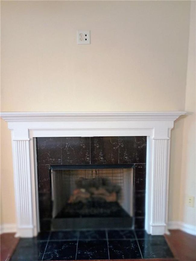 6398 Shadow Sq, Townhouse with 3 bedrooms, 4 bathrooms and 2 parking in Lithonia GA | Image 5