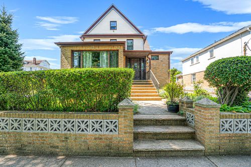 646 Clintonville Street, New York, NY, 11357 | Card Image