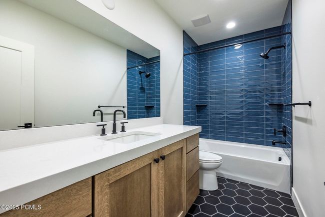 678 E Silver Hill Loop, Condo with 4 bedrooms, 4 bathrooms and null parking in Hideout UT | Image 33