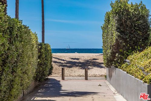 29 27th Ave, Venice, CA, 90291-4304 | Card Image