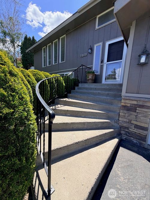 7909 Englewood Crest Dr, Yakima, WA, 98908-1116 | Card Image
