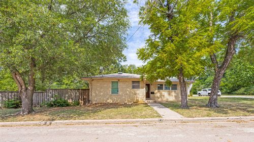 1600 W Hull St, Denison, TX, 75020-5329 | Card Image