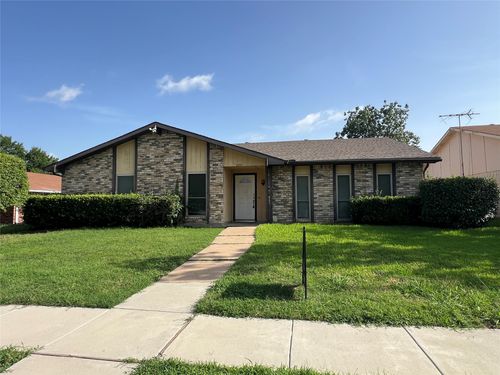 2107 Victoria Rd, Carrollton, TX, 75007-3203 | Card Image