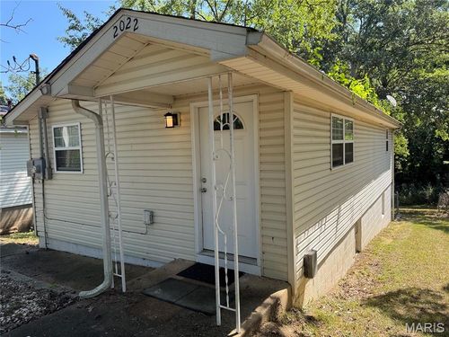 2022 Sanders Ave, Poplar Bluff, MO, 63901-3266 | Card Image