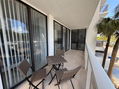 apt-222-3731 N Country Club Dr, Aventura, FL, 33180-1741 | Card Image