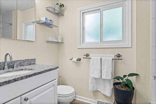 1414 W Grove St, Arlington Heights, IL, 60005-2222 | Card Image