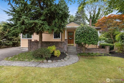 11706 40th Ave Ne, Seattle, WA, 98125-5727 | Card Image