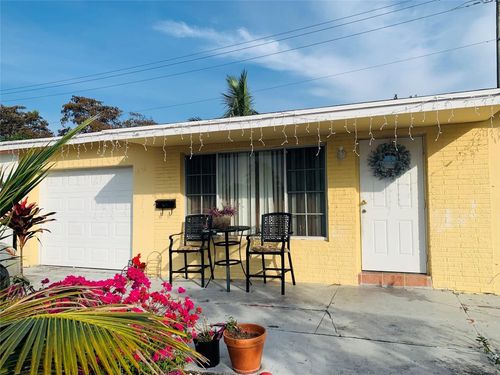 6231 Sw 8th St, North Lauderdale, FL, 33068-2701 | Card Image