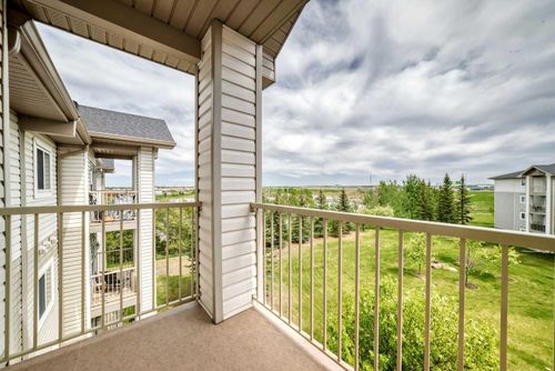 412-5000 Somervale Crt Sw, Calgary, AB, T2Y4M1 | Card Image