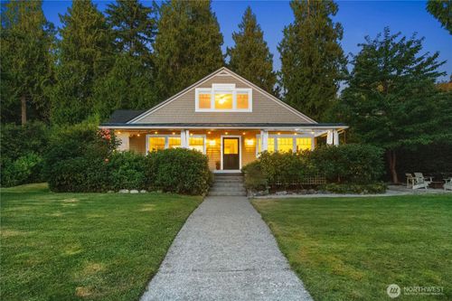 9376 Ne Endicott St, Bainbridge Island, WA, 98110-1110 | Card Image