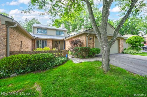 727 Arbor Ct, Bloomfield Hills, MI, 48304-2801 | Card Image