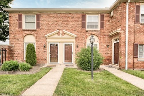 2398 Arlington Dr, Lyndhurst, OH, 44124-4004 | Card Image