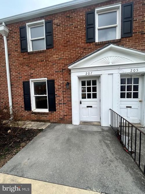 207 E Whitlock Ave, WINCHESTER, VA, 22601-4429 | Card Image