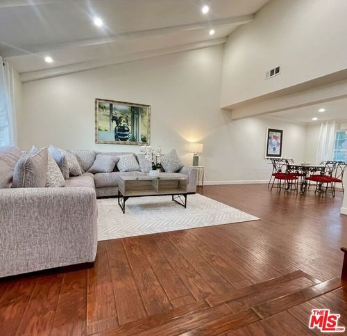 11158 Newcastle Ave, Granada Hills, CA, 91344-4058 | Card Image