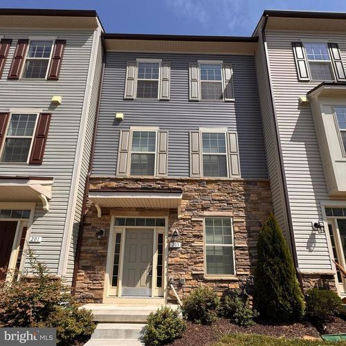 203 Pomegranate Ln, FREDERICK, MD, 21701-2647 | Card Image