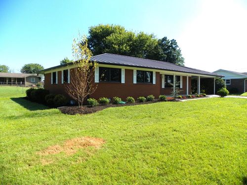 202 Gillen Dr, Sparta, TN, 38583-1404 | Card Image