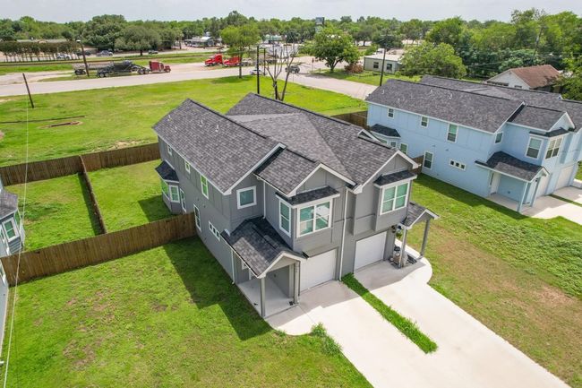 1004 E Fannin St, Home with 0 bedrooms, 0 bathrooms and null parking in Luling TX | Image 32