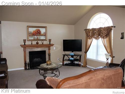 46225 Cavalier Dr, Macomb, MI, 48044-5217 | Card Image