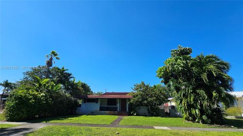 831 Wren Ave, Miami Springs, FL, 33166-3818 | Card Image