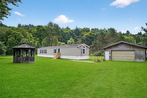 17 Community Rd, Woodbourne, NY, 12788-5425 | Card Image