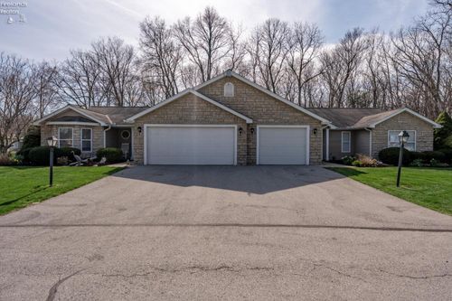 590 N Vineyard Cir, Port Clinton, OH, 43452-4128 | Card Image