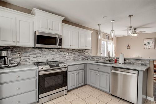 918 S 17th St, Leavenworth, KS, 66048-6417 | Card Image