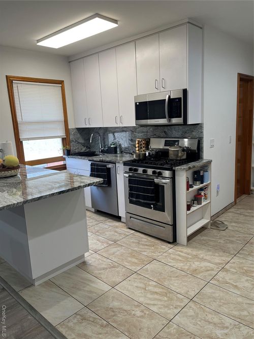 21-35 Notre Dame Avenue, Oyster Bay, NY, 11801 | Card Image