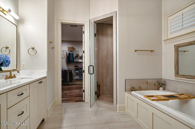 Primary Bathroom | Image 20