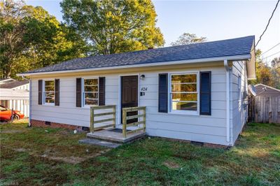 424 Wilson Street, House other with 3 bedrooms, 1 bathrooms and null parking in Statesville NC | Image 2