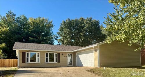 502 Lindenwood Dr, Troy, IL, 62294-1064 | Card Image