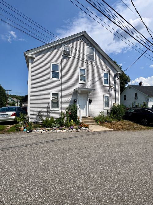 21 Union St, Moosup, CT, 06354-1529 | Card Image