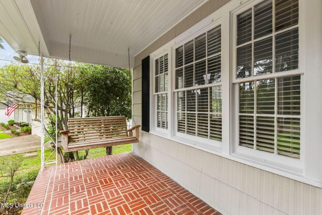 8-web-or-mls-3821 Montrose-8 | Image 4