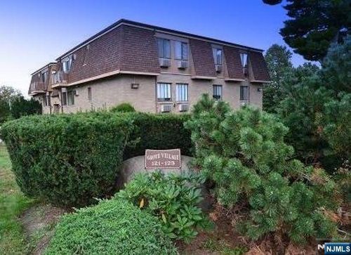 121 Grove St, Clifton, NJ, 07013-1583 | Card Image