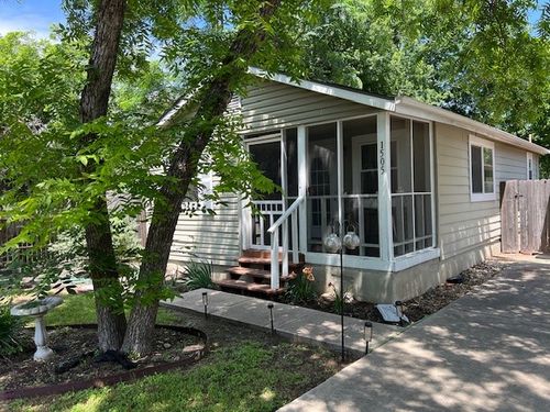 1505 Maple St, Georgetown, TX, 78626-7103 | Card Image
