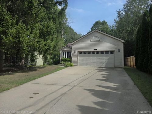 729 Cedarlawn Rd, Waterford, MI, 48328-4009 | Card Image