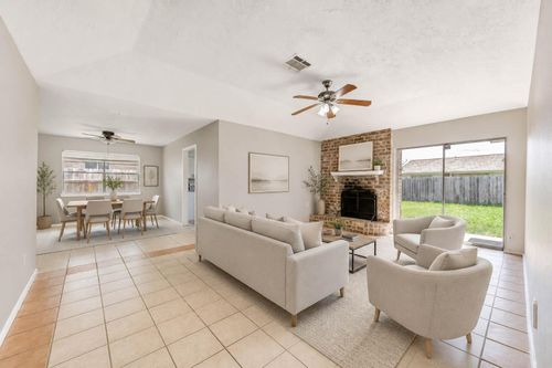 9915 Towne Tower Ln, Sugar Land, TX, 77498-1648 | Card Image