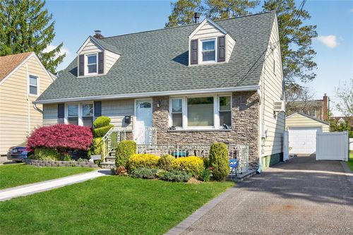 31 Broadway, New Hyde Park, NY, 11040-5141 | Card Image