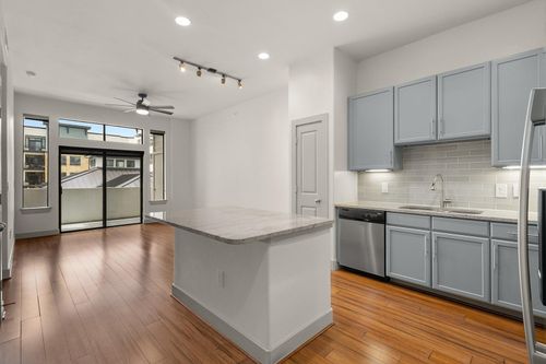 107-1616 W W Dallas Street, Houston, TX, 77019 | Card Image