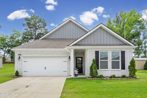 2091 Hyacinth Ln, Hernando, MS, 38632-1097 | Card Image