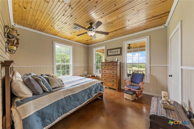 Downstairs bed 1 | Image 12