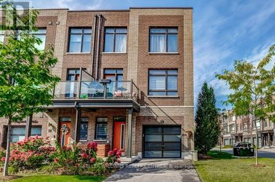 18 Seymour St, Townhouse with 3 bedrooms, 2 bathrooms and 2 parking in Vaughan ON | Image 2