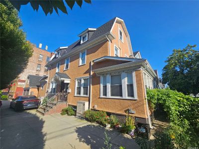 118-04 91 Avenue, House other with 7 bedrooms, 4 bathrooms and null parking in Richmond Hill NY | Image 2