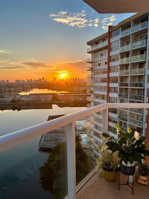 1406w-1301 Ne Miami Gardens Dr, Miami, FL, 33179 | Card Image