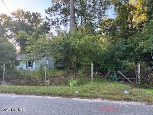 75 Pennsylvania Ave, Rocky Point, NC, 28457-8066 | Card Image