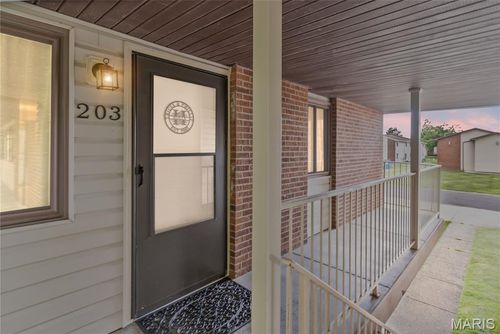 apt-203-120 Suppiger Ln, Highland, IL, 62249-1183 | Card Image
