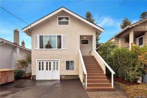 1321 Finlayson St, Victoria, BC, V8T2V5 | Card Image