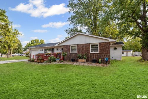 17 Crestwood Ln, Centralia, IL, 62801-6705 | Card Image