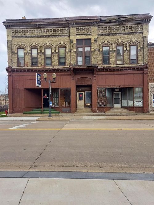 2 Tayco Street, MENASHA, WI, 54952 | Card Image